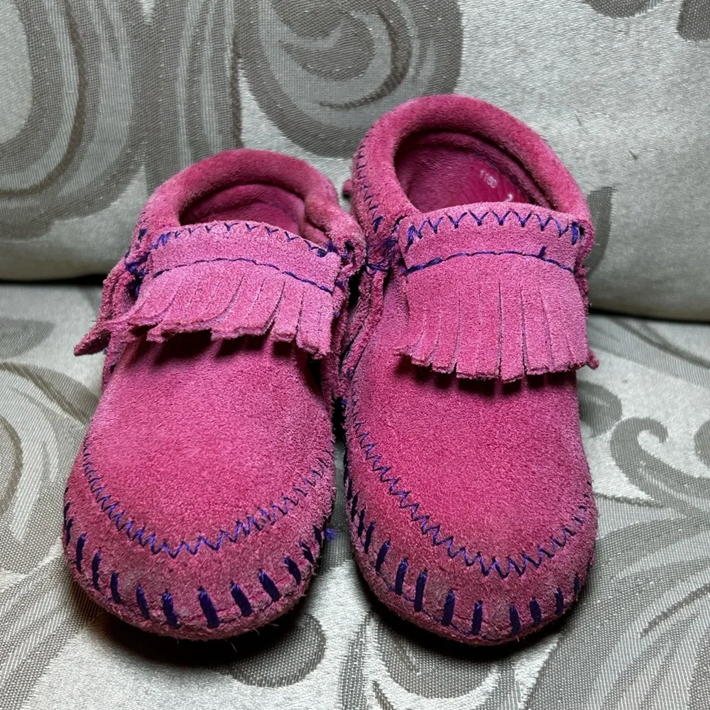 Minnetonka Baby Girl 2 Pink Fringe Moccasins, Infant Shoes Leather Purple